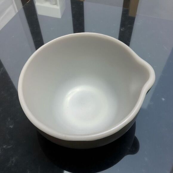 Set of 2 Vintage Pyrex for Hamilton Beach Milk Glass Mixing Bowls - Picture 7 of 10